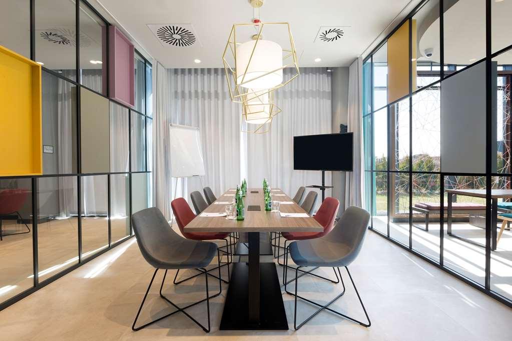 מלון Balice Hampton By Hilton Krakow Airport מתקנים תמונה